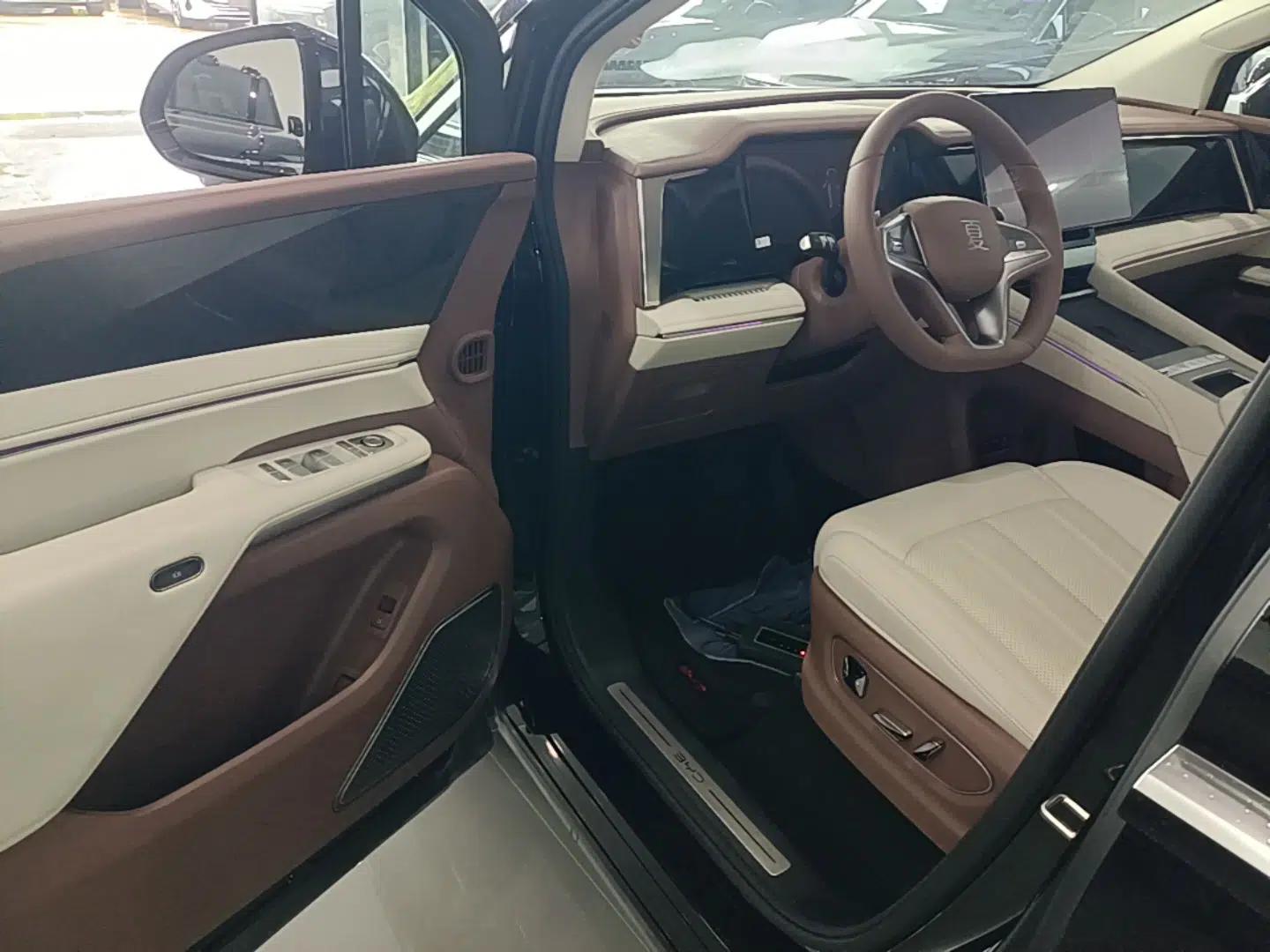 BYD Xia 2025 DM-i 1.5T 180km Beyond Edition — миниатюра 18