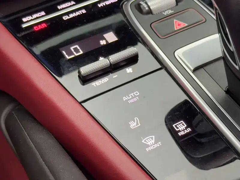 Cayenne E-Hybrid 2019 Cayenne E-Hybrid 2.0T — миниатюра 7