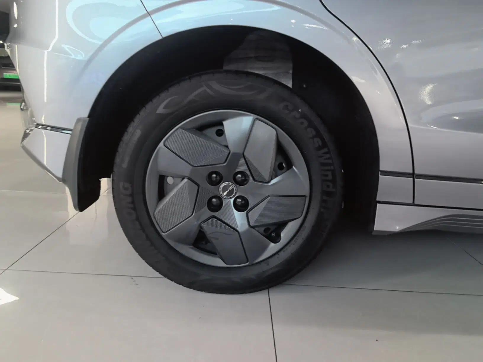 BYD e2 2023 Travel Edition — миниатюра 11
