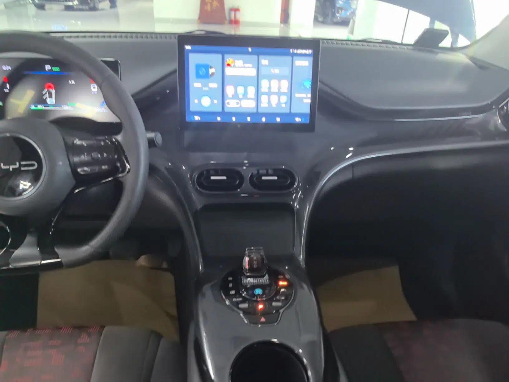 BYD e2 2023 Travel Edition — миниатюра 15