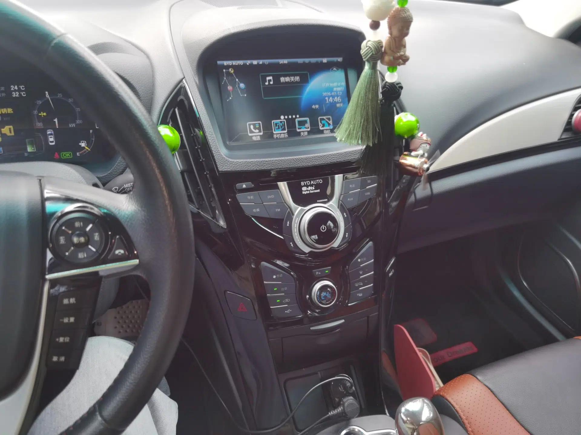 BYD Qin New Energy 2015 1.5T Dual-Crown Flagship Plus Edition — миниатюра 13