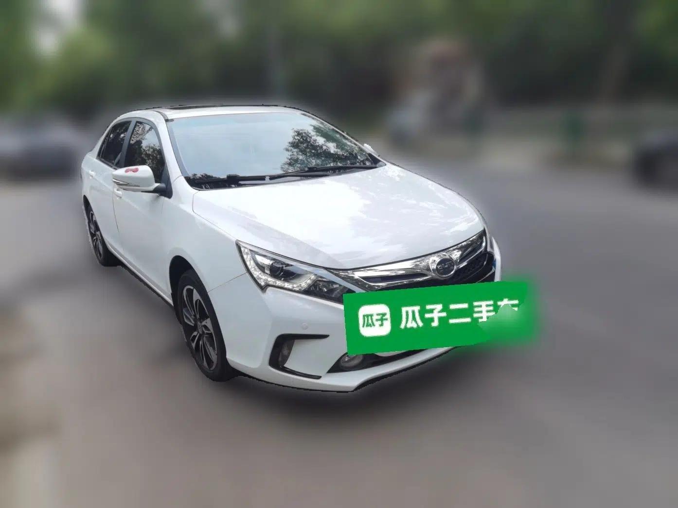 BYD Qin New Energy 2015 1.5T Dual-Crown Flagship Plus Edition — миниатюра 3