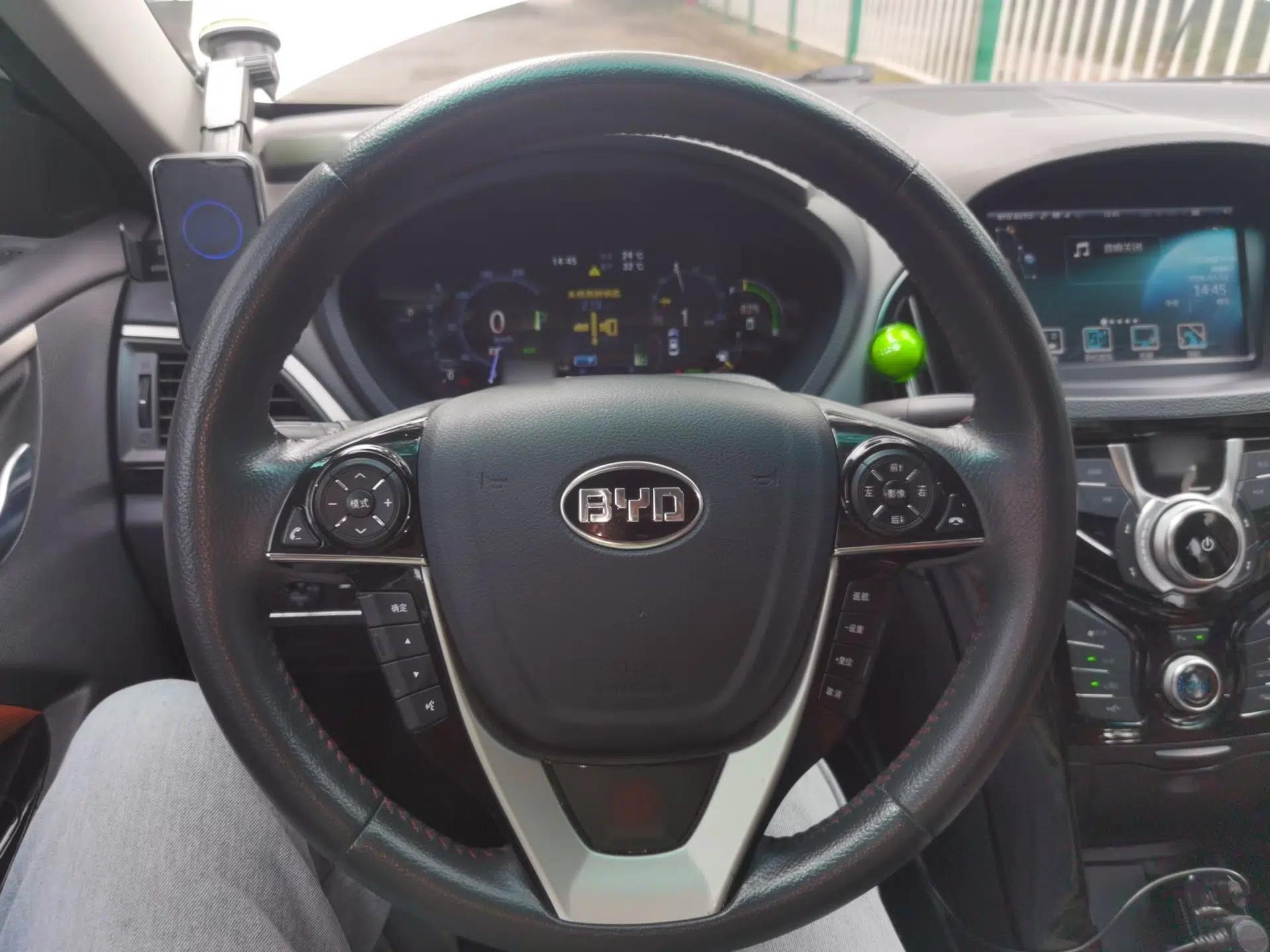 BYD Qin New Energy 2015 1.5T Dual-Crown Flagship Plus Edition — миниатюра 10