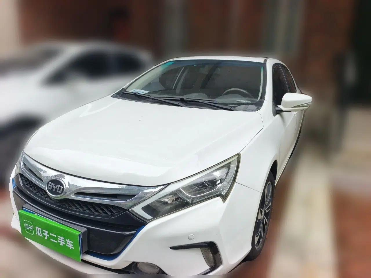 BYD Qin New Energy 2015 1.5T Dual-Crown Flagship Plus Edition — миниатюра 1