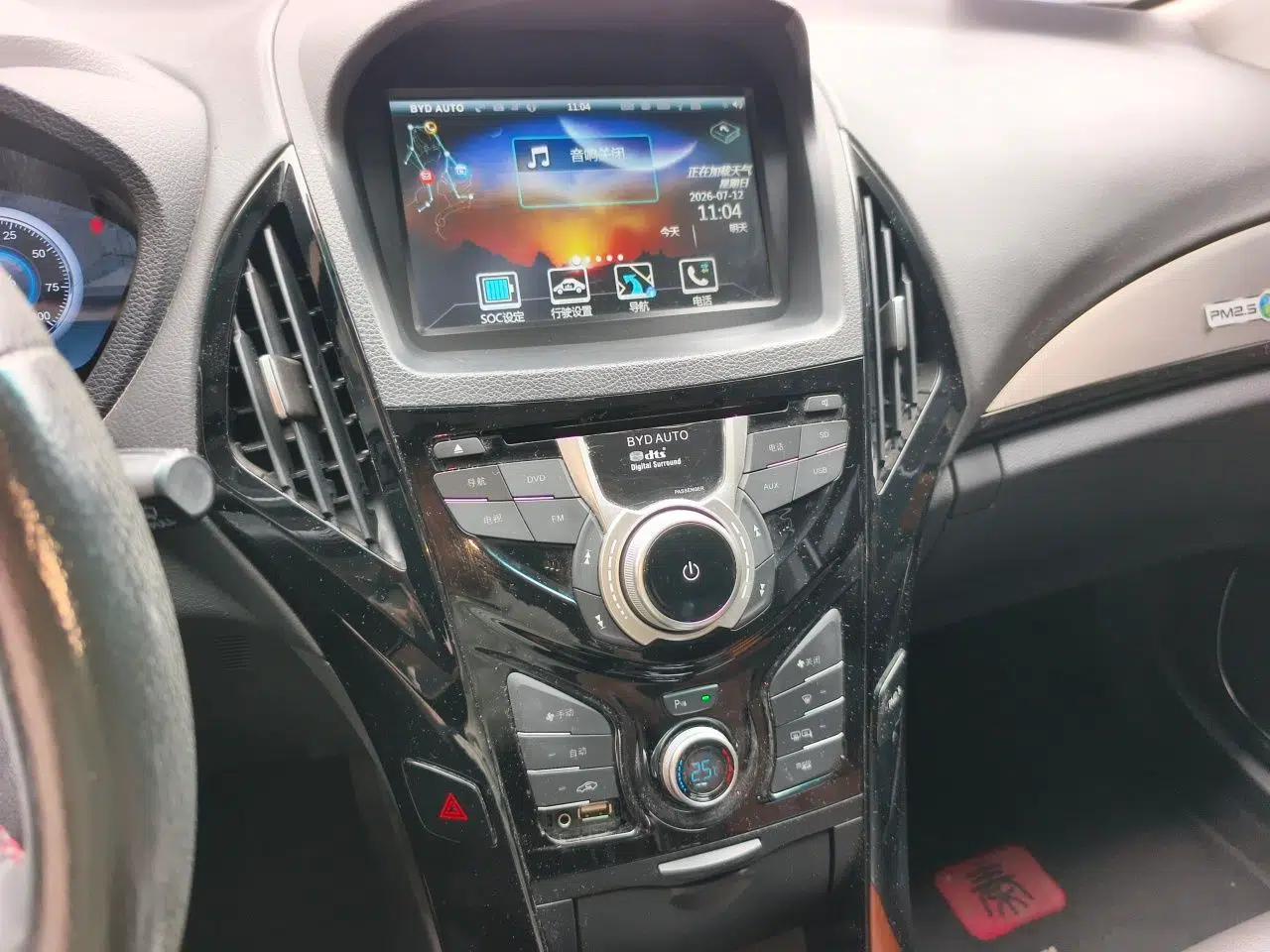 BYD Qin New Energy 2015 1.5T Dual-Crown Flagship Plus Edition — миниатюра 13