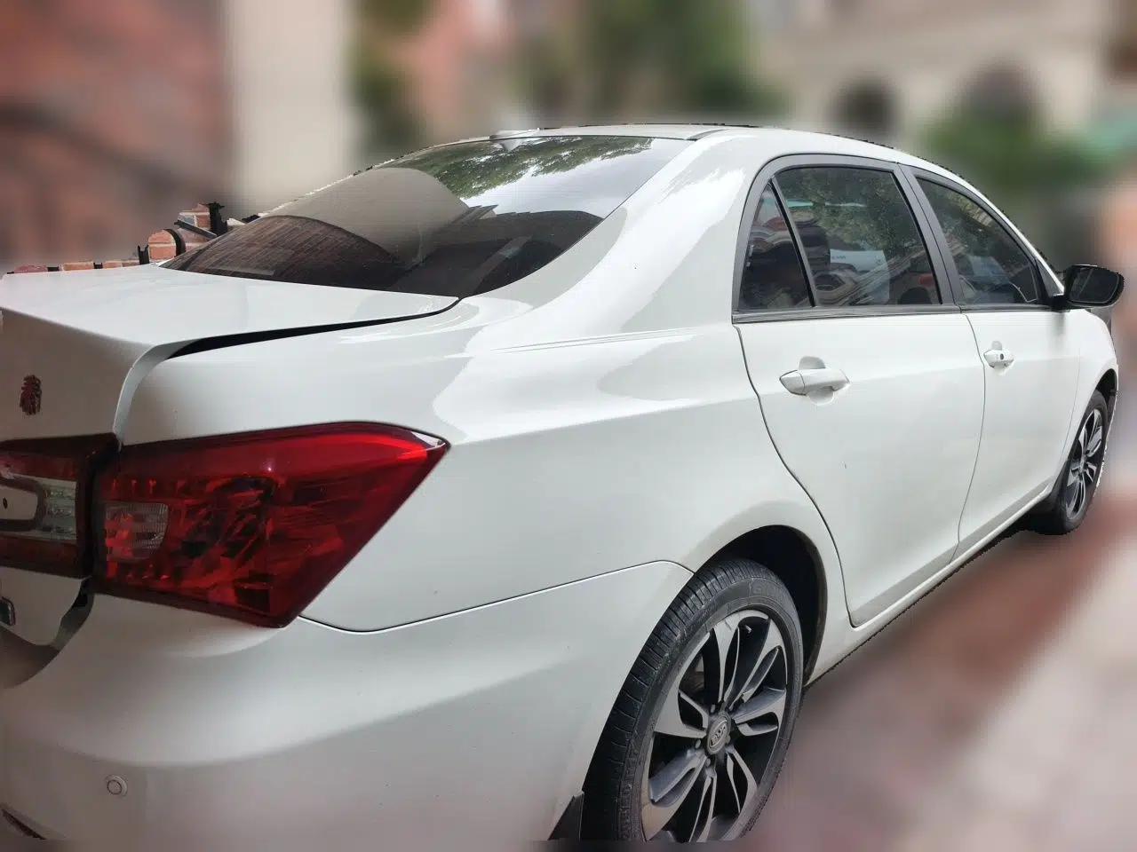 BYD Qin New Energy 2015 1.5T Dual-Crown Flagship Plus Edition — миниатюра 6