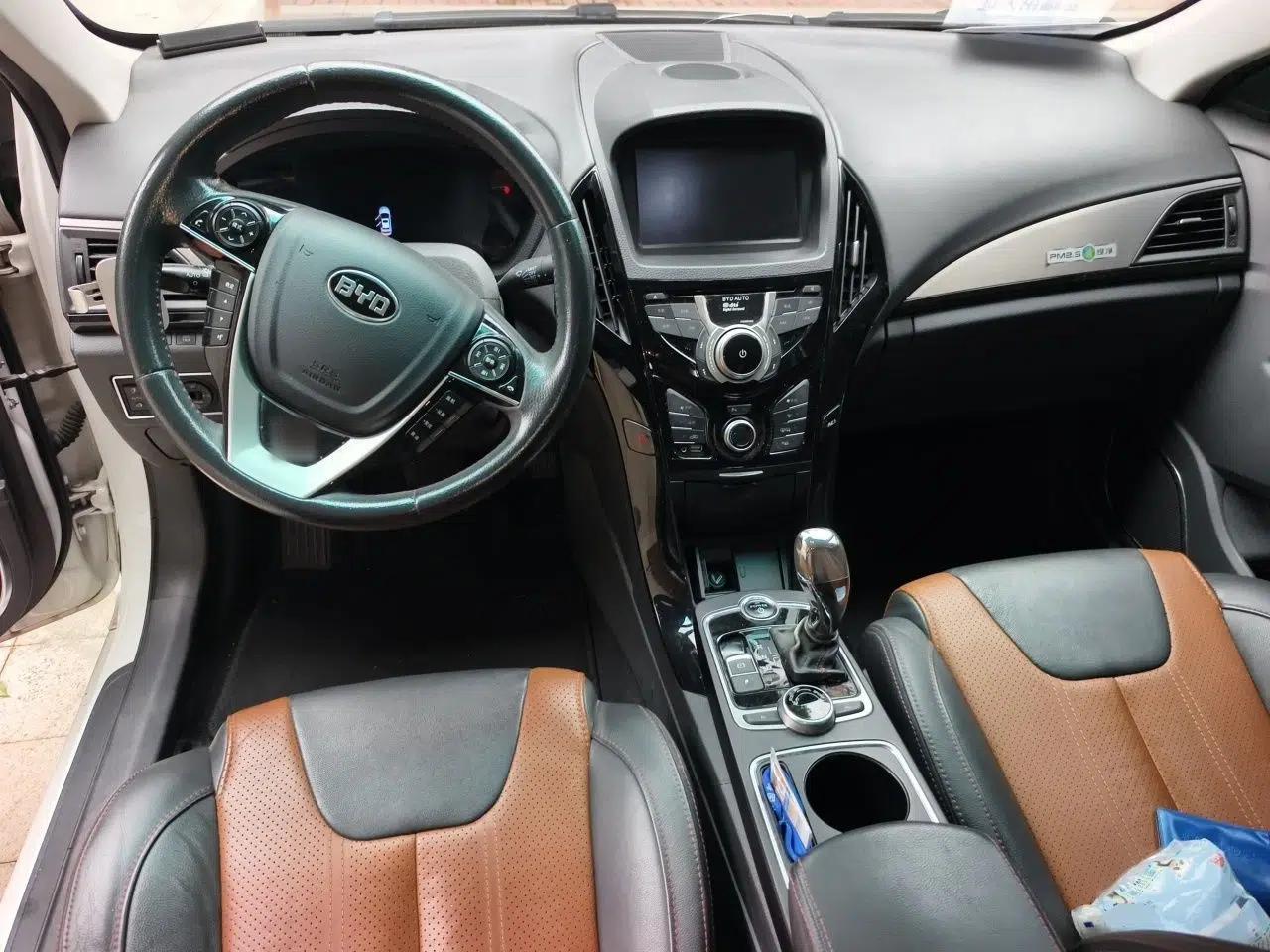 BYD Qin New Energy 2015 1.5T Dual-Crown Flagship Plus Edition — миниатюра 9