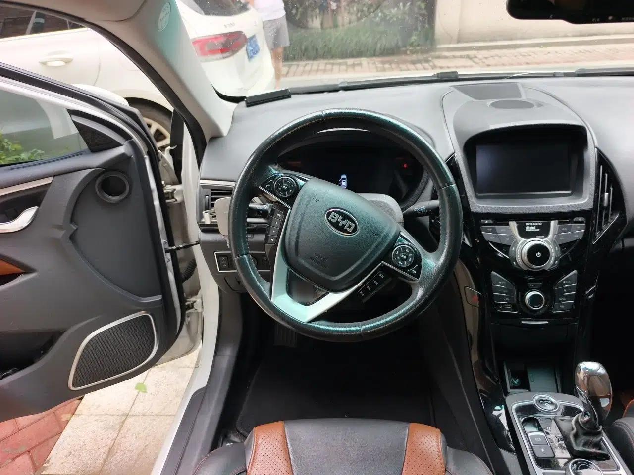 BYD Qin New Energy 2015 1.5T Dual-Crown Flagship Plus Edition — миниатюра 10