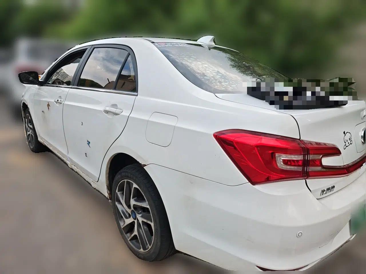 BYD Qin New Energy 2016 Qin EV300 Prestige Model — миниатюра 4