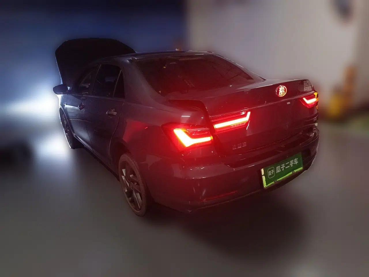 BYD Qin New Energy 2019 High-Range Luxury Model — миниатюра 4