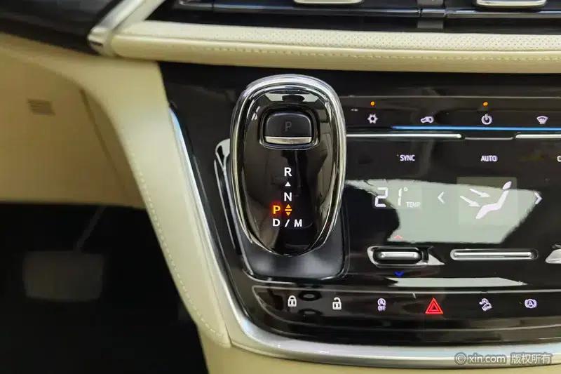 Buick GL8 2023 ES Avantgarde 2.0T Premium Edition — миниатюра 14