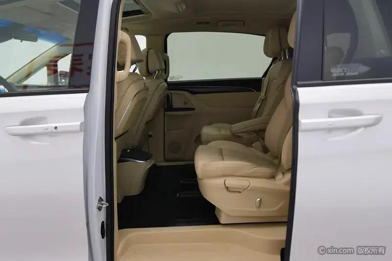 Buick GL8 2023 ES Avantgarde 2.0T Premium Edition — миниатюра 18