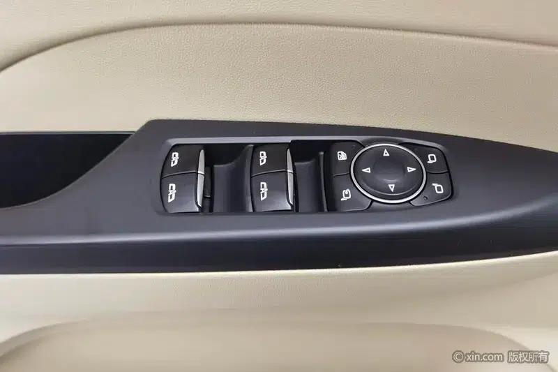 Buick GL8 2023 ES Avantgarde 2.0T Premium Edition — миниатюра 21