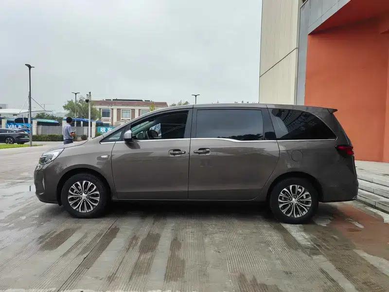 Buick GL8 2022 Land Business Class 652T Comfort — миниатюра 3