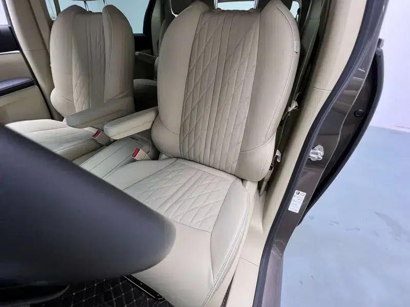 Buick GL8 2023 Land Business Class 2.0T Luxury Edition — миниатюра 6