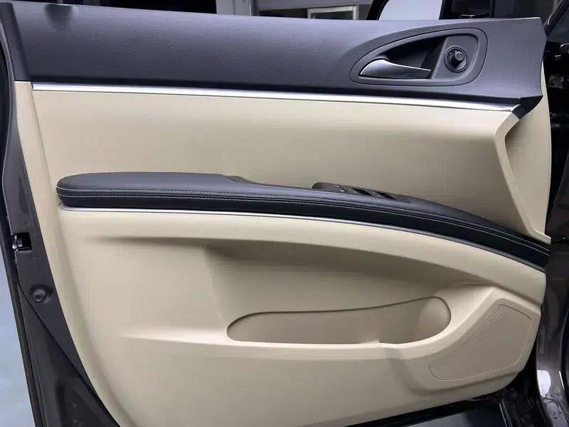 Buick GL8 2023 Land Business Class 2.0T Luxury Edition — миниатюра 7