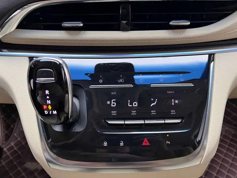 Buick GL8 2023 Land Business Class 2.0T Luxury Edition — миниатюра 9
