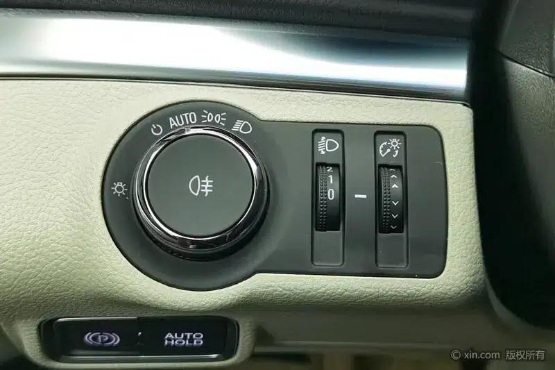 Buick GL8 2023 Land Business Class 2.0T Comfort — миниатюра 16