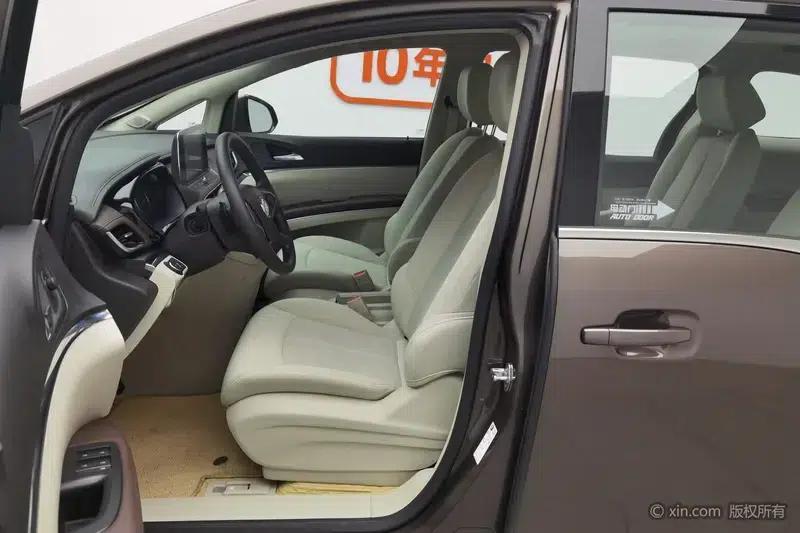 Buick GL8 2023 Land Business Class 2.0T Comfort — миниатюра 17