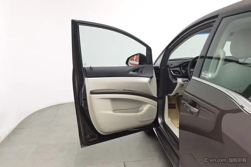 Buick GL8 2023 Land Business Class 2.0T Comfort — миниатюра 21