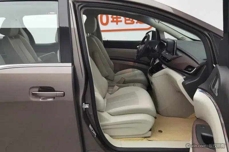 Buick GL8 2023 Land Business Class 2.0T Comfort — миниатюра 24