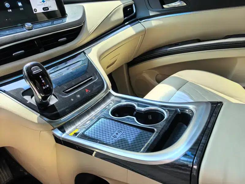Buick GL8 2023 Land Business Class 2.0T Luxury Edition — миниатюра 6