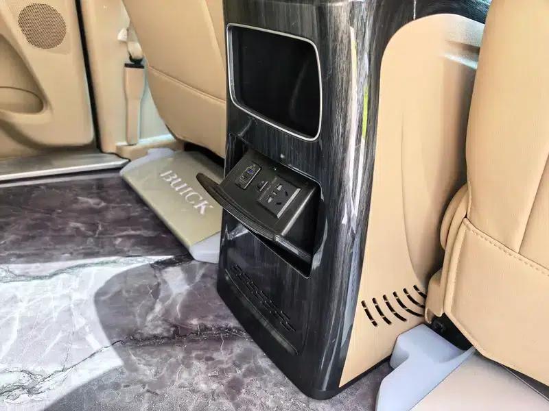 Buick GL8 2023 Land Business Class 2.0T Luxury Edition — миниатюра 7