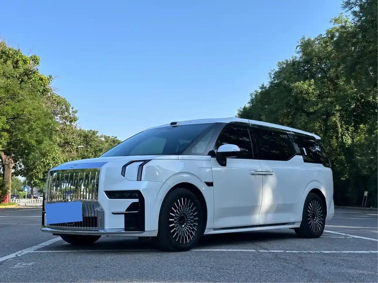Jike 009 2024 Model Six-Seat Executive Edition AWD 108kWh — миниатюра 1