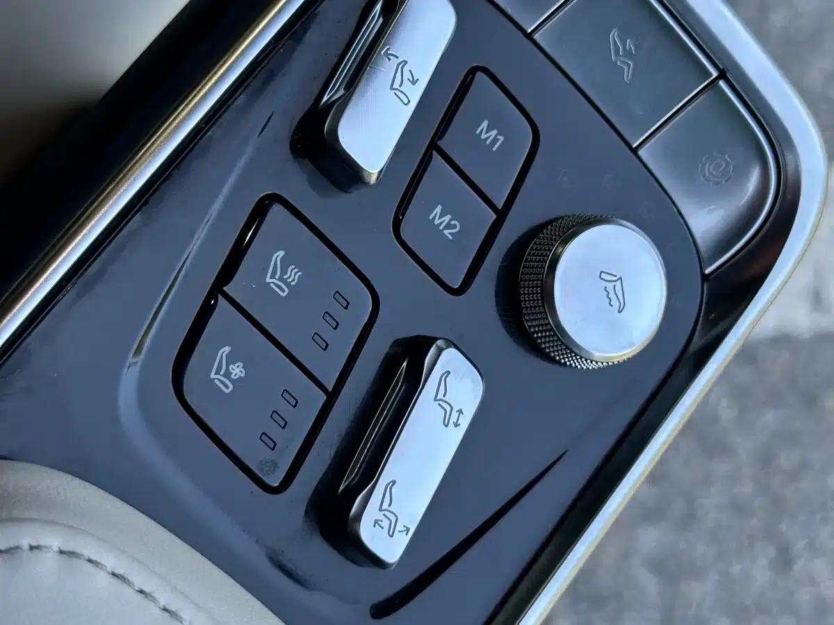 Jike 009 2024 Model Six-Seat Executive Edition AWD 108kWh — миниатюра 12