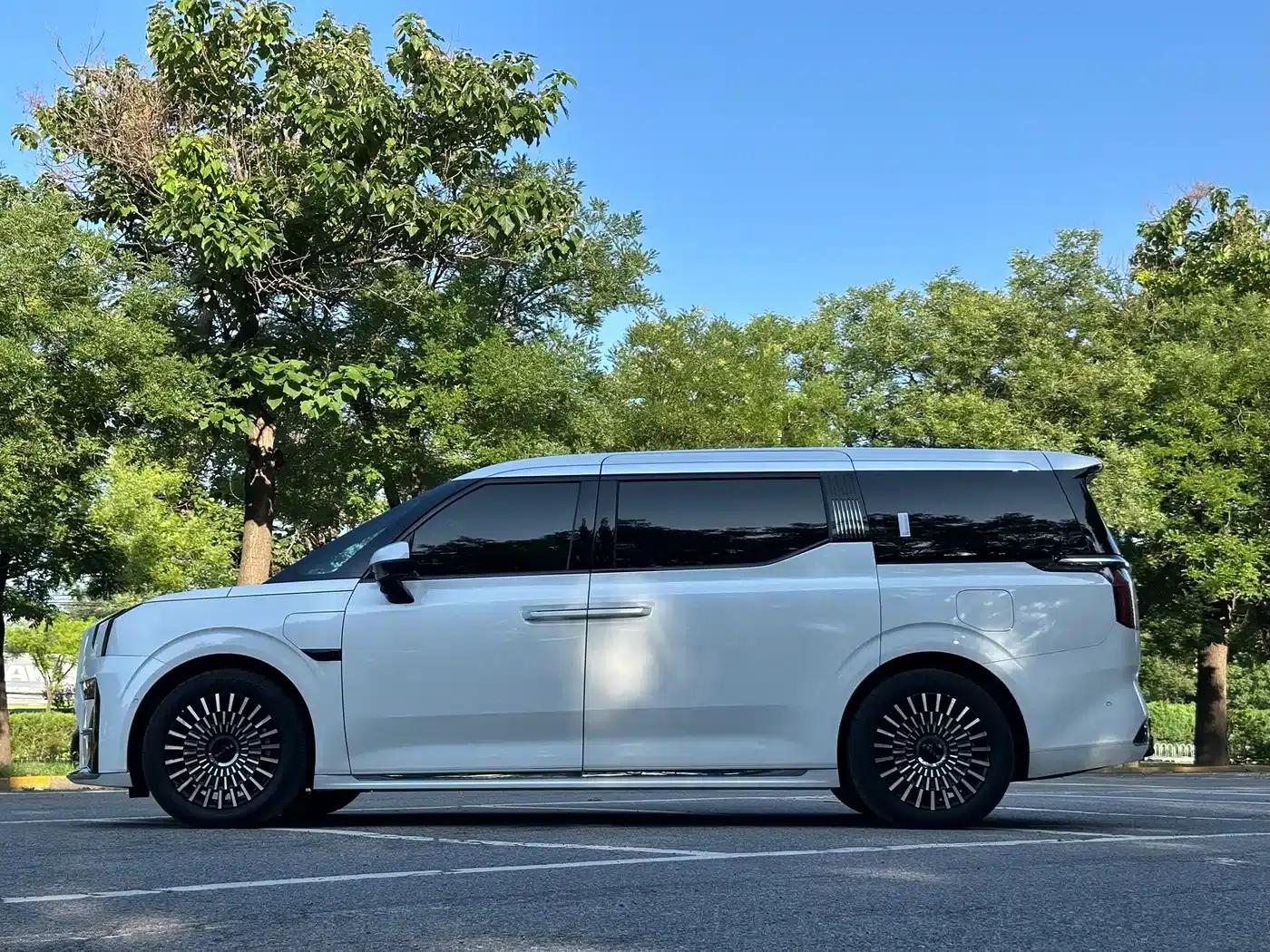 Jike 009 2024 Model Six-Seat Executive Edition AWD 108kWh — миниатюра 17