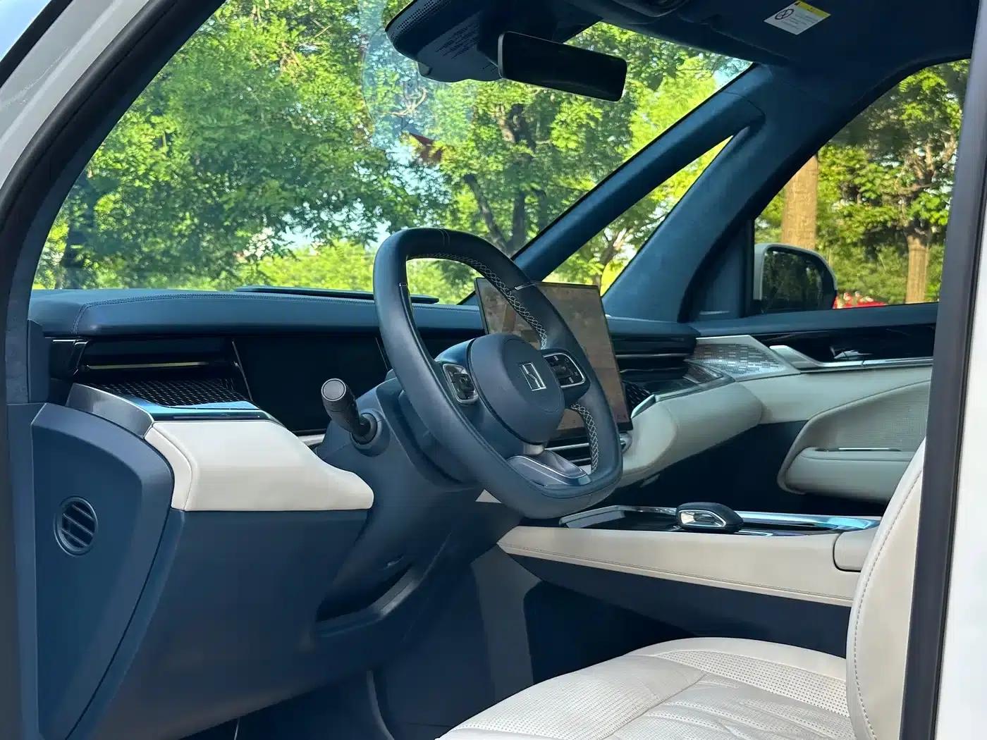 Jike 009 2024 Model Six-Seat Executive Edition AWD 108kWh — миниатюра 3