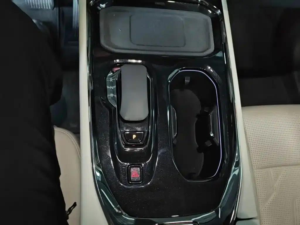Jike 009 2024 Model Six-Seat Executive Edition AWD 108kWh — миниатюра 14