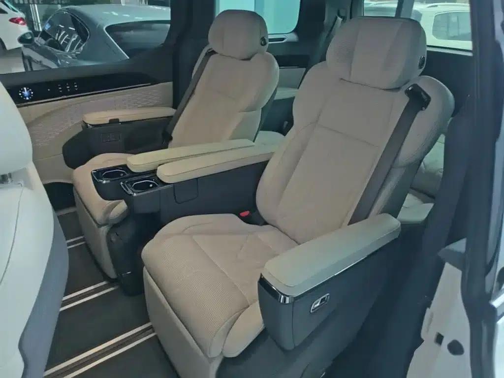 Jike 009 2024 Model Six-Seat Executive Edition AWD 108kWh — миниатюра 17