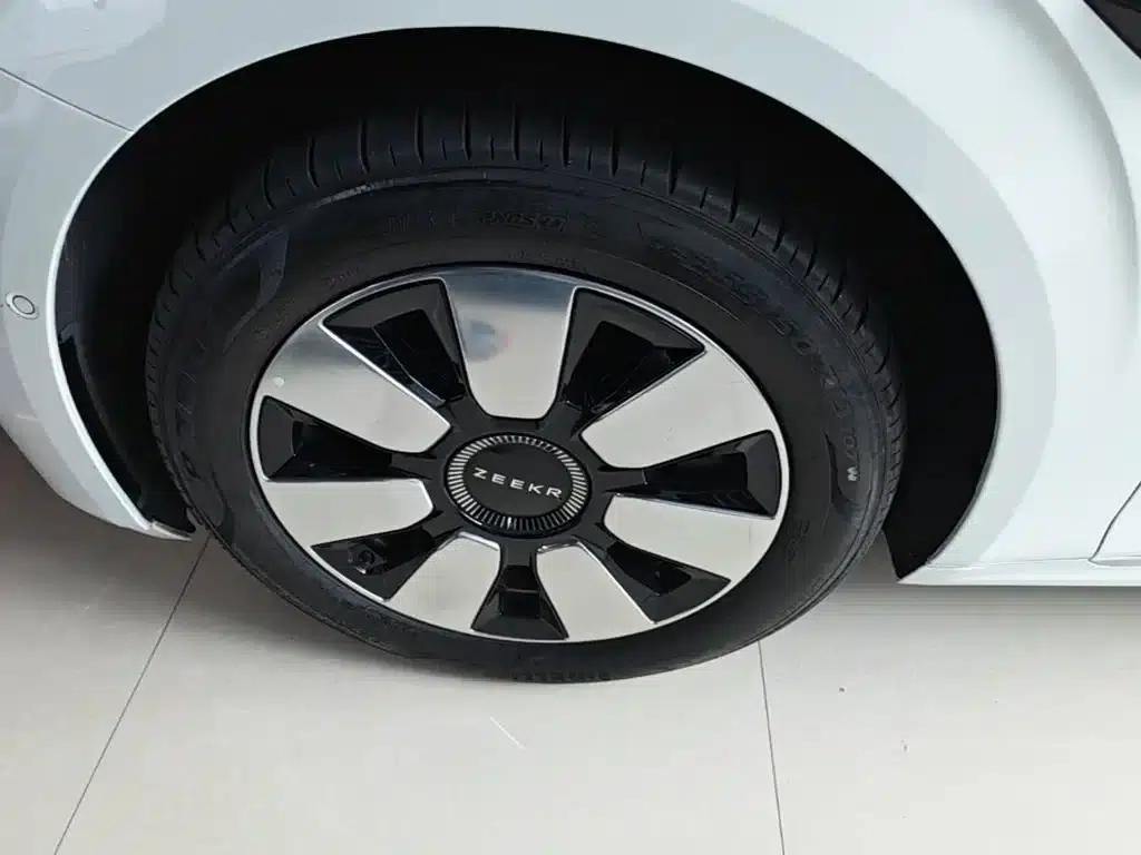 Jike 009 2024 Model Six-Seat Executive Edition AWD 108kWh — миниатюра 23