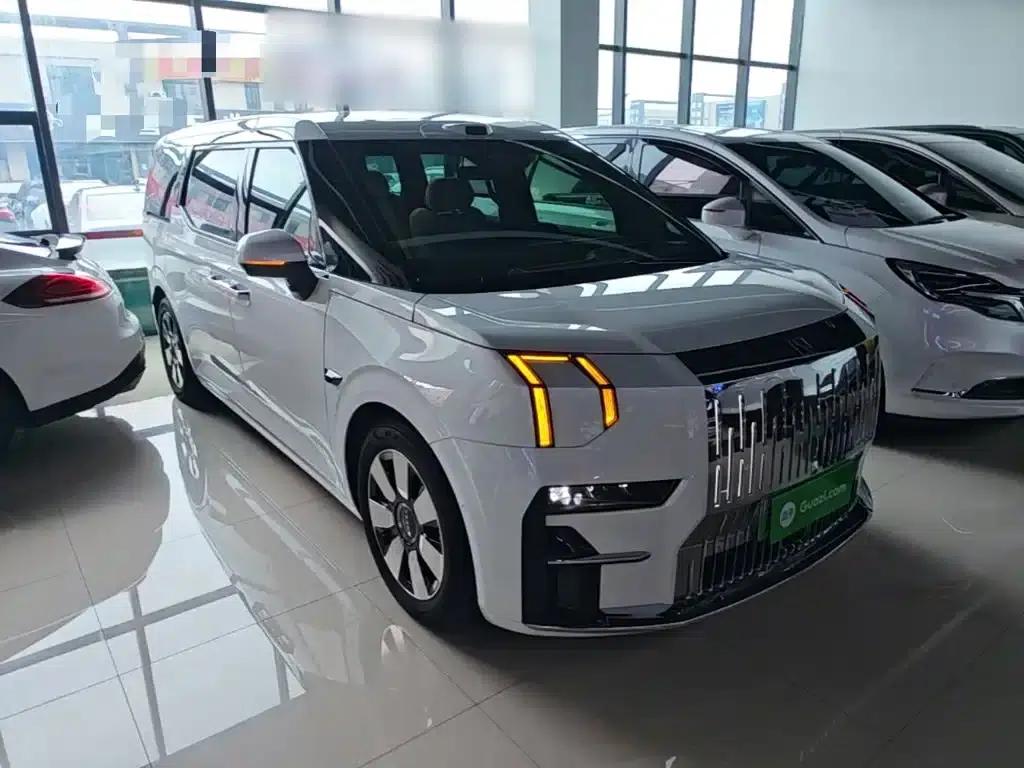 Jike 009 2024 Model Six-Seat Executive Edition AWD 108kWh — миниатюра 4