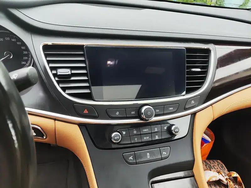 Buick LaCrosse 2018 28T Elite — миниатюра 12