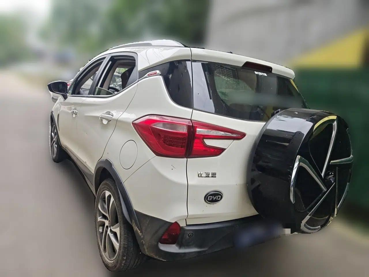 BYD Yuan 2016 1.5L Manual Luxury Version — миниатюра 4