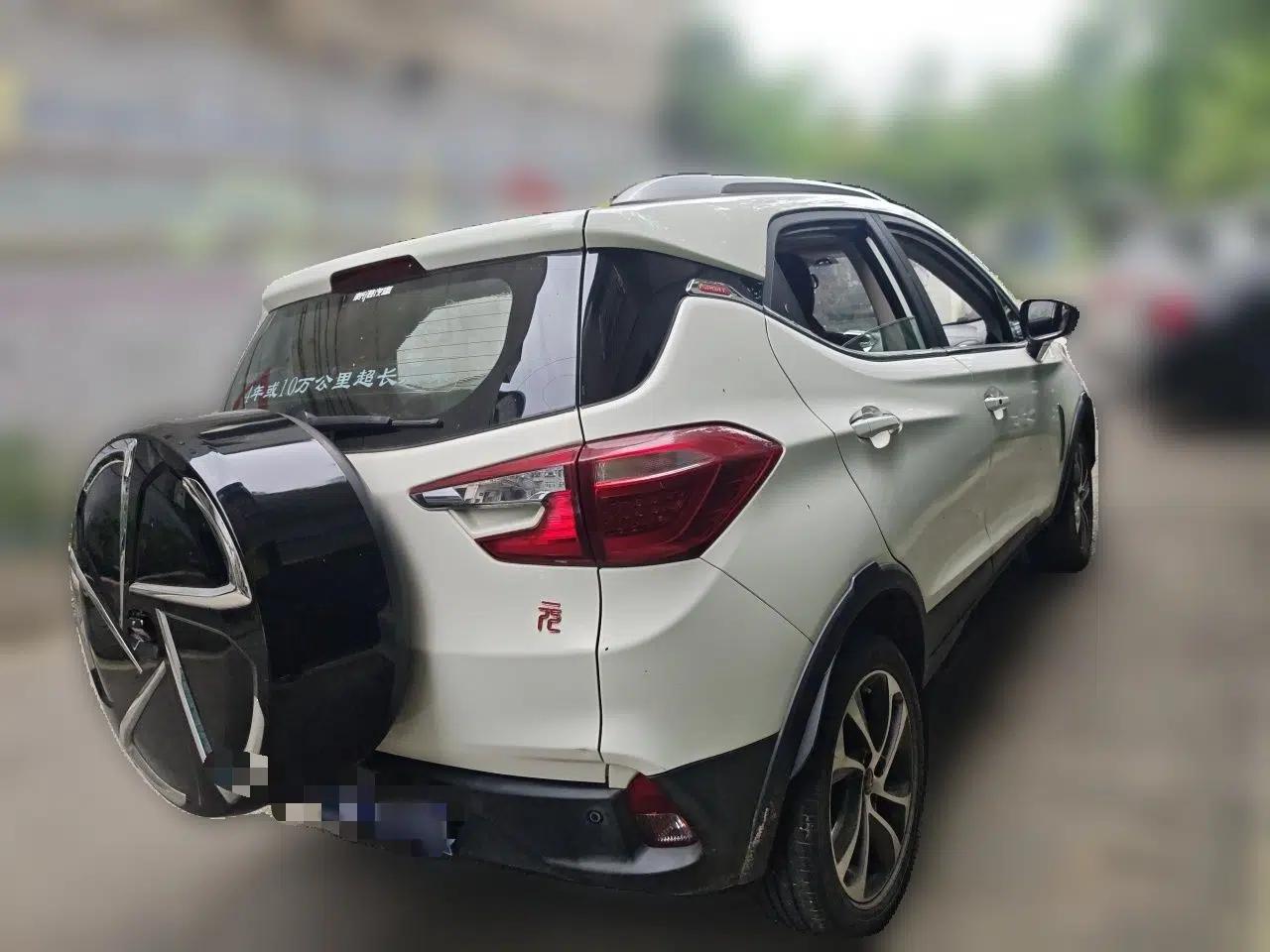 BYD Yuan 2016 1.5L Manual Luxury Version — миниатюра 6