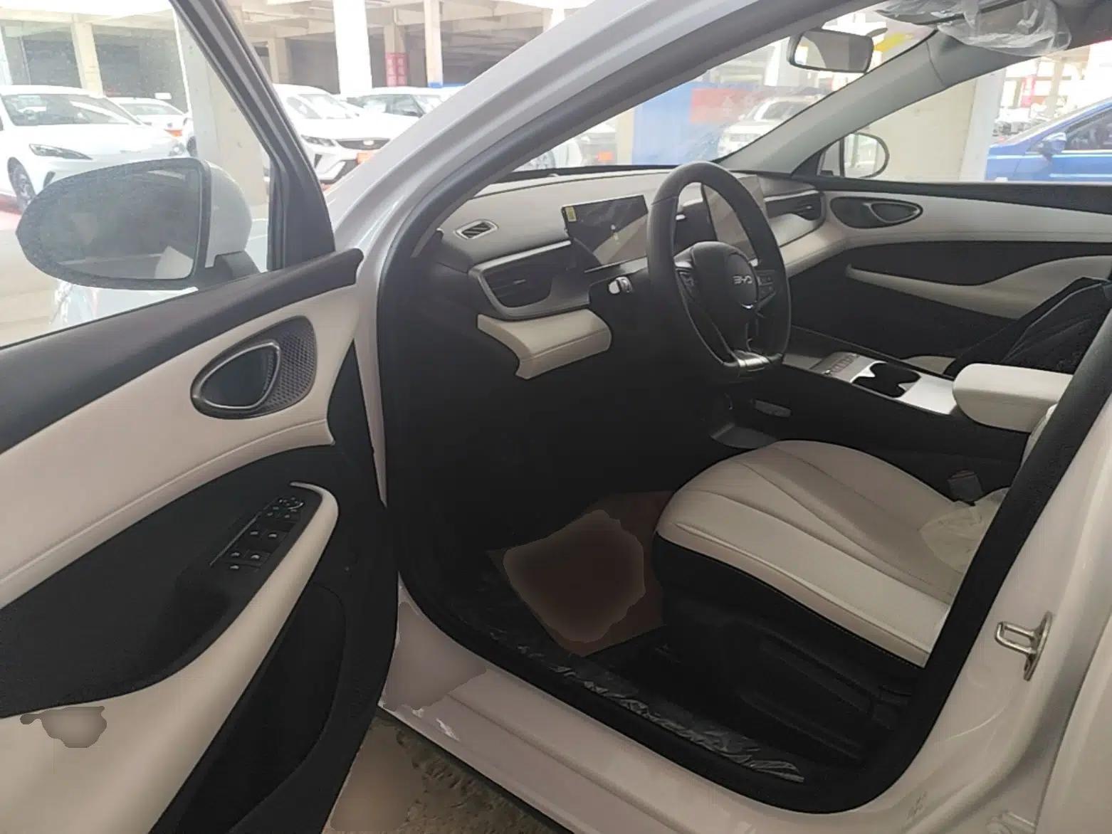 BYD Seal 05 DM-i 2026 DM-i 128KM Luxury Edition — миниатюра 18