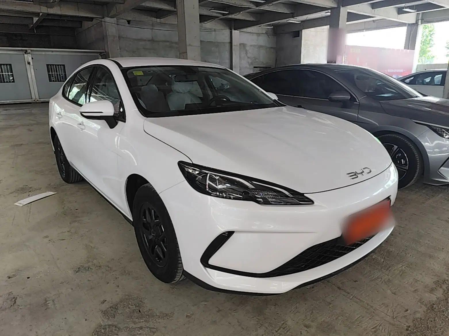 BYD Seal 05 DM-i 2026 DM-i 128KM Luxury Edition — миниатюра 3