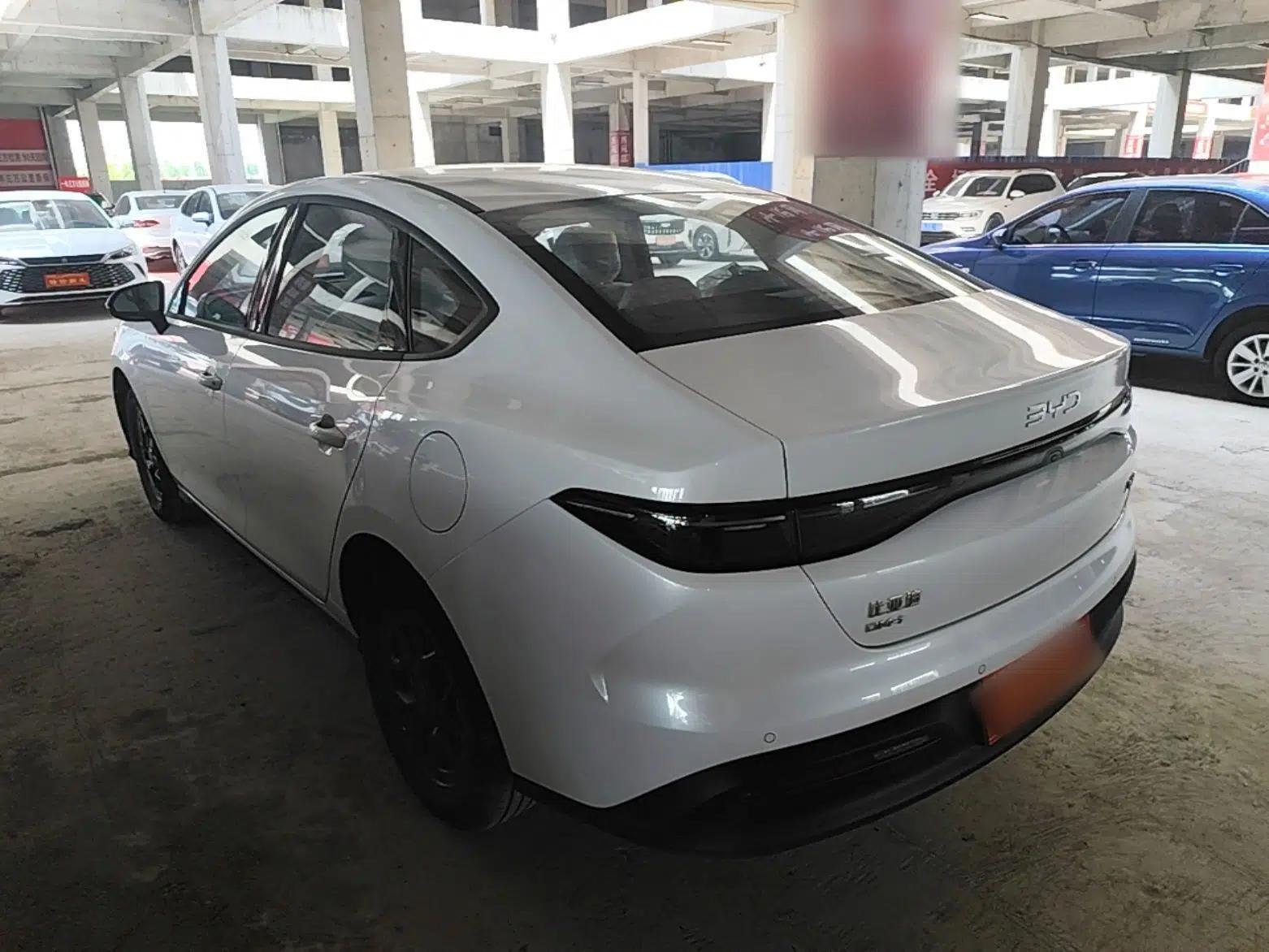 BYD Seal 05 DM-i 2026 DM-i 128KM Luxury Edition — миниатюра 4