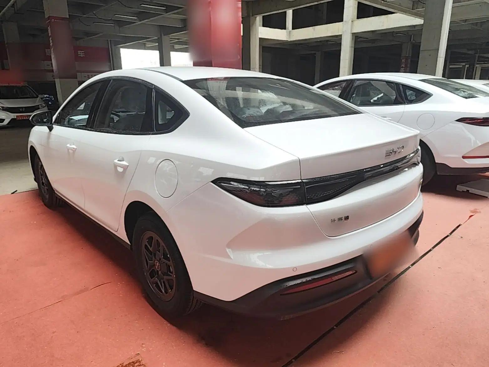 BYD Seal 05 DM-i 2026 DM-i 128KM Luxury Edition — миниатюра 4