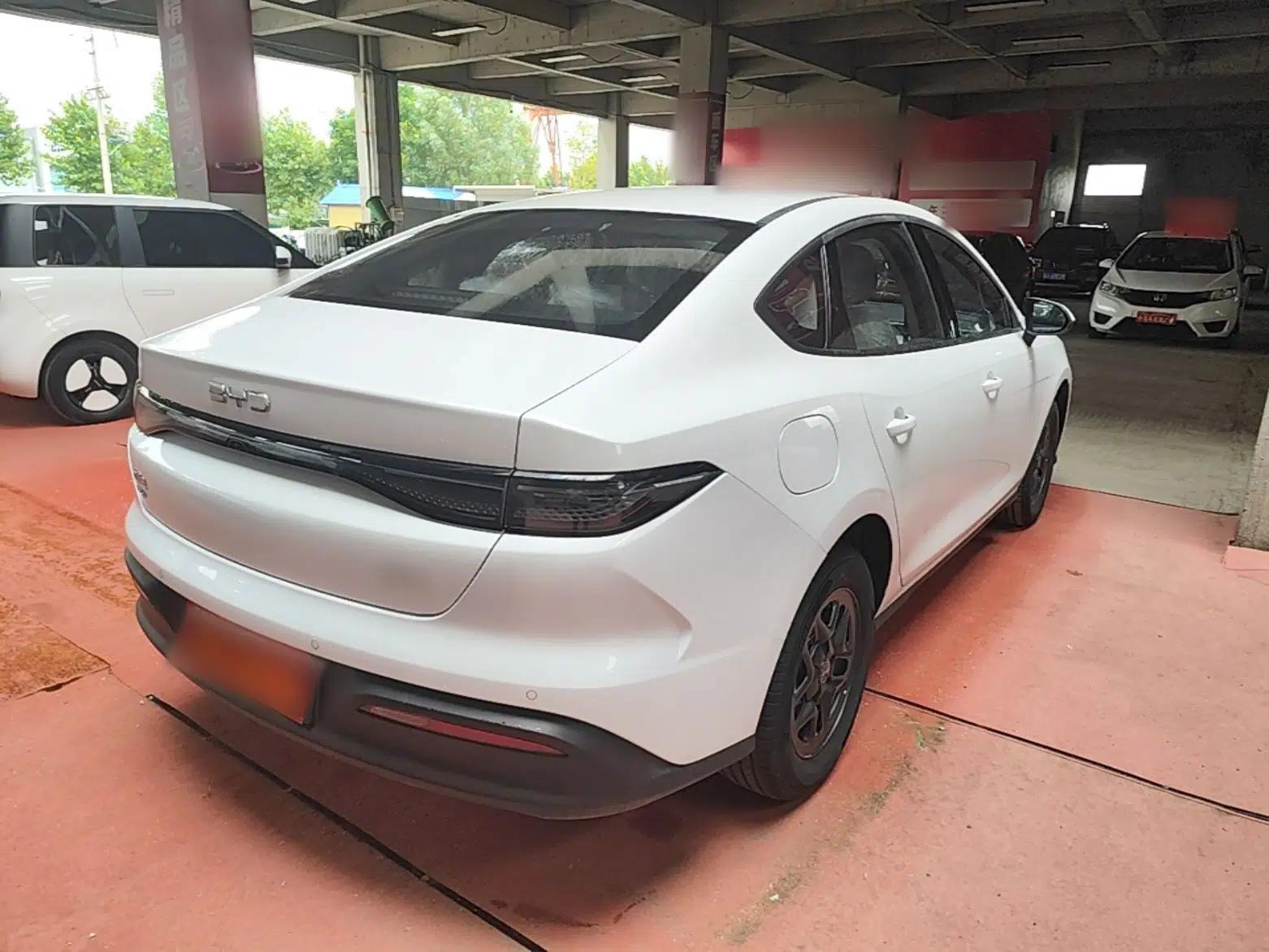 BYD Seal 05 DM-i 2026 DM-i 128KM Luxury Edition — миниатюра 6