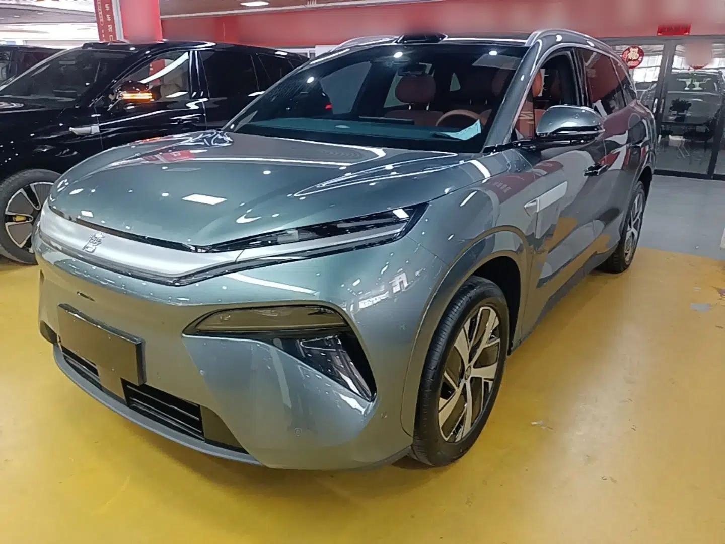 BYD Tang L 2025 EV with 670 km Range LiDAR and Premium Features — миниатюра 1