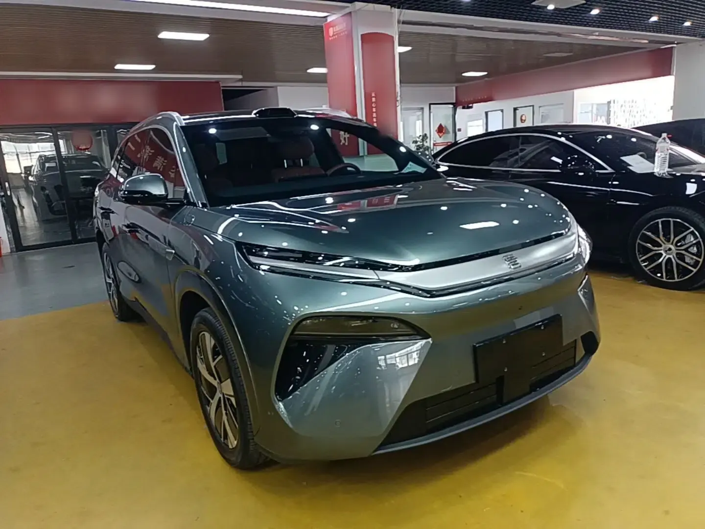 BYD Tang L 2025 EV with 670 km Range LiDAR and Premium Features — миниатюра 3