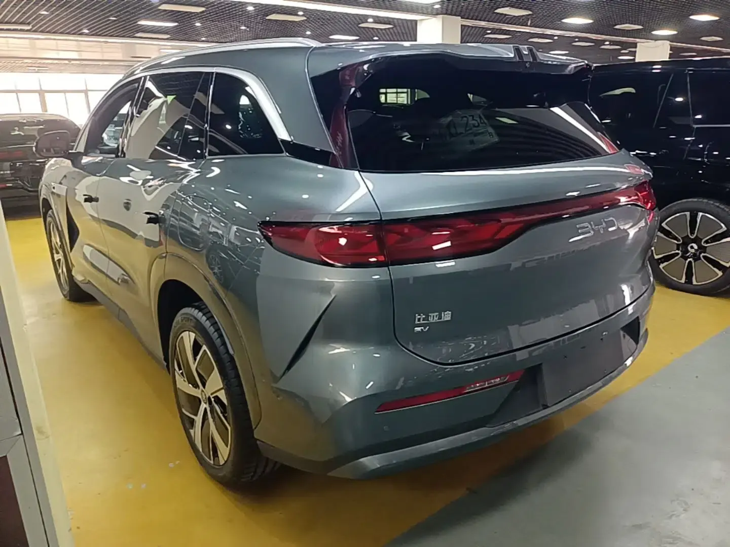 BYD Tang L 2025 EV with 670 km Range LiDAR and Premium Features — миниатюра 4
