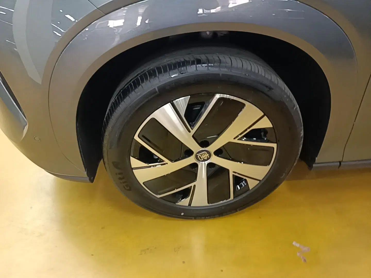 BYD Tang L 2025 EV with 670 km Range LiDAR and Premium Features — миниатюра 10