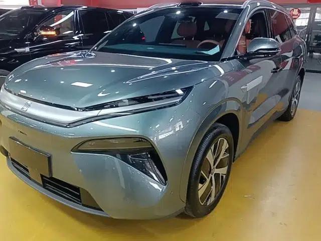 BYD Tang L 2025 EV with 670 km Range LiDAR and Premium Features