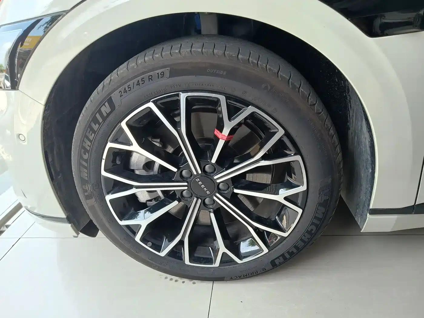 Jike 007GT 2025 Rear-Wheel Drive Intelligent Driving Edition 75kWh — миниатюра 14