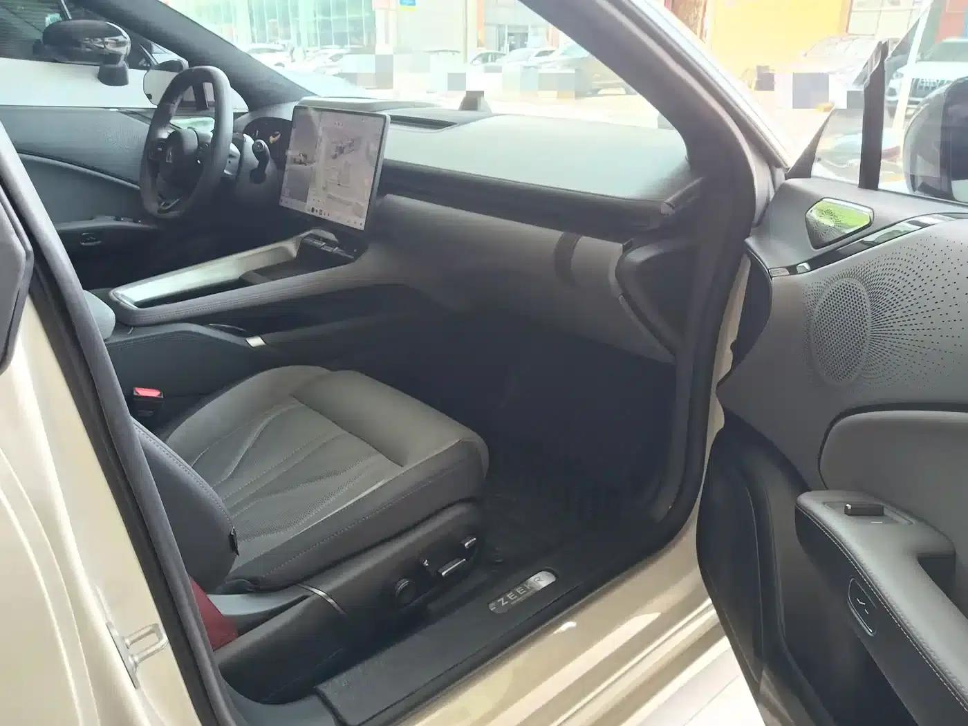 Jike 007GT 2025 Rear-Wheel Drive Intelligent Driving Edition 75kWh — миниатюра 8